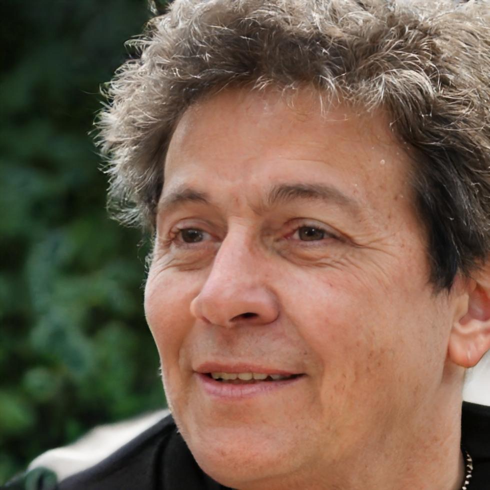 Andrés Mendoza, Director de Educación Financiera